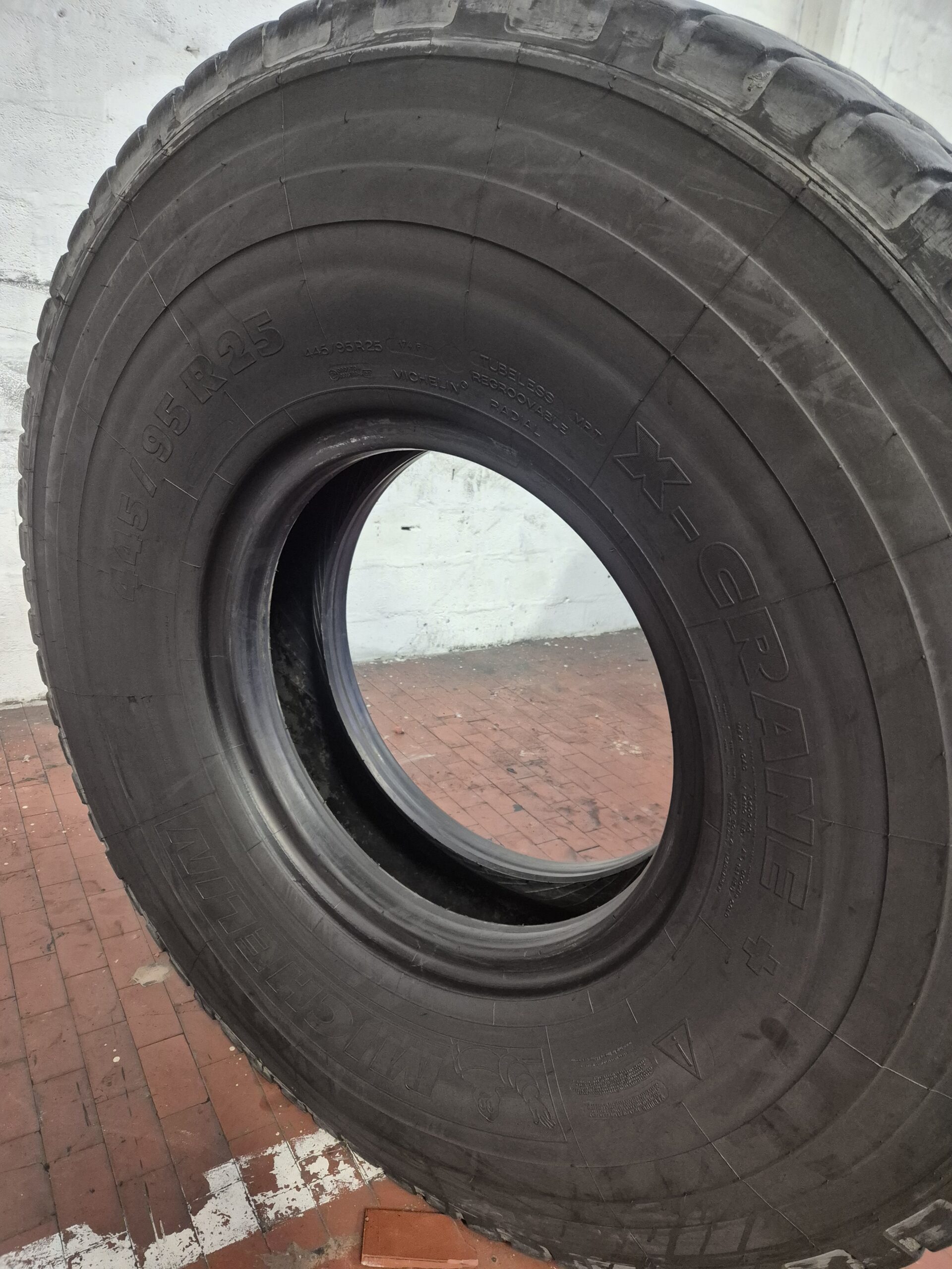 #4014 445/95R25 Michelin X-Crane+ 174F residuo: 15/18mm - immagine 2
