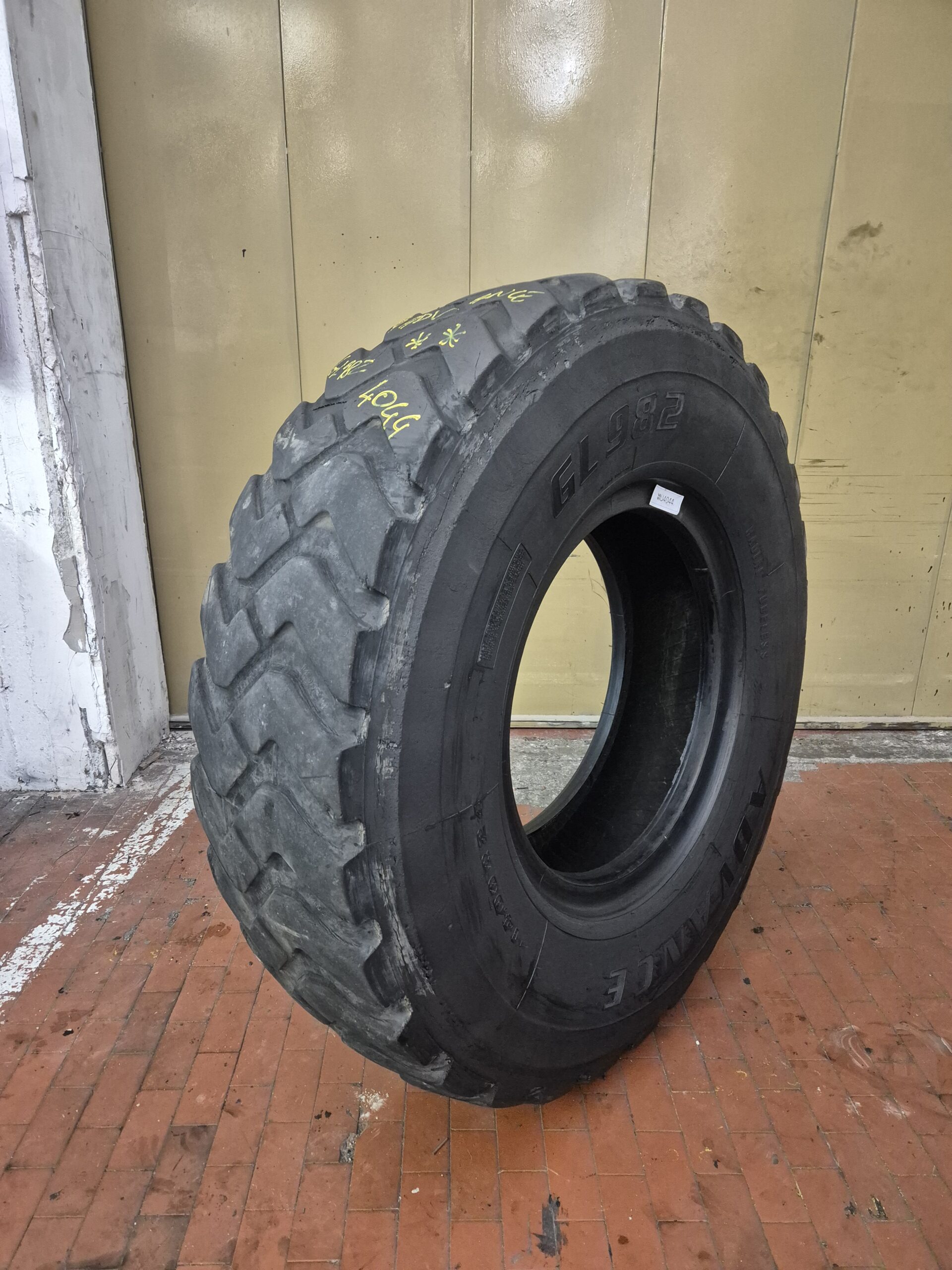 #4044 14.00R24 Advance GL982 ** G2 residuo 10mm