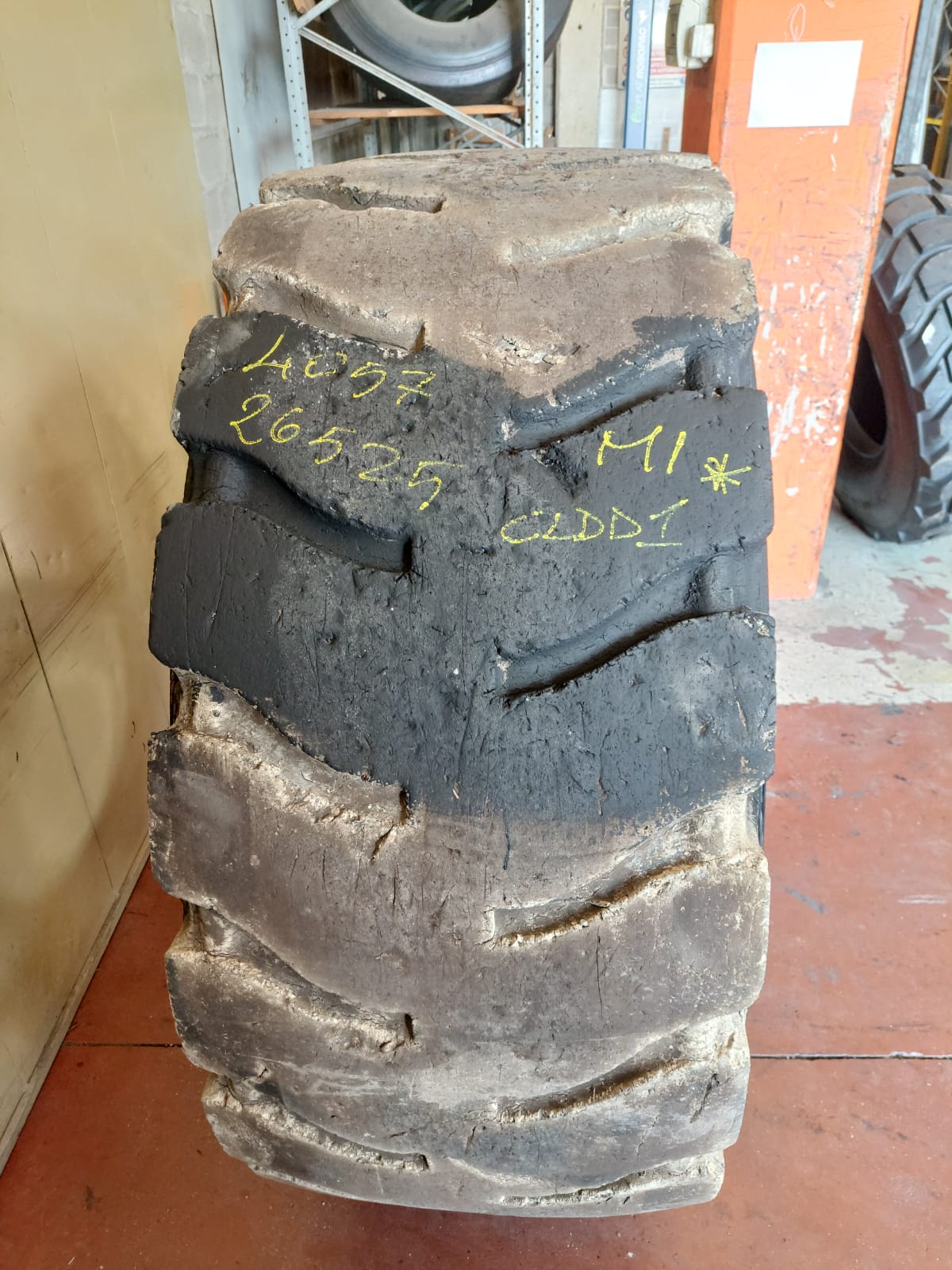 #4057 26.5R25 Michelin CLDD1 * 193B Residuo 16/26 mm - immagine 3