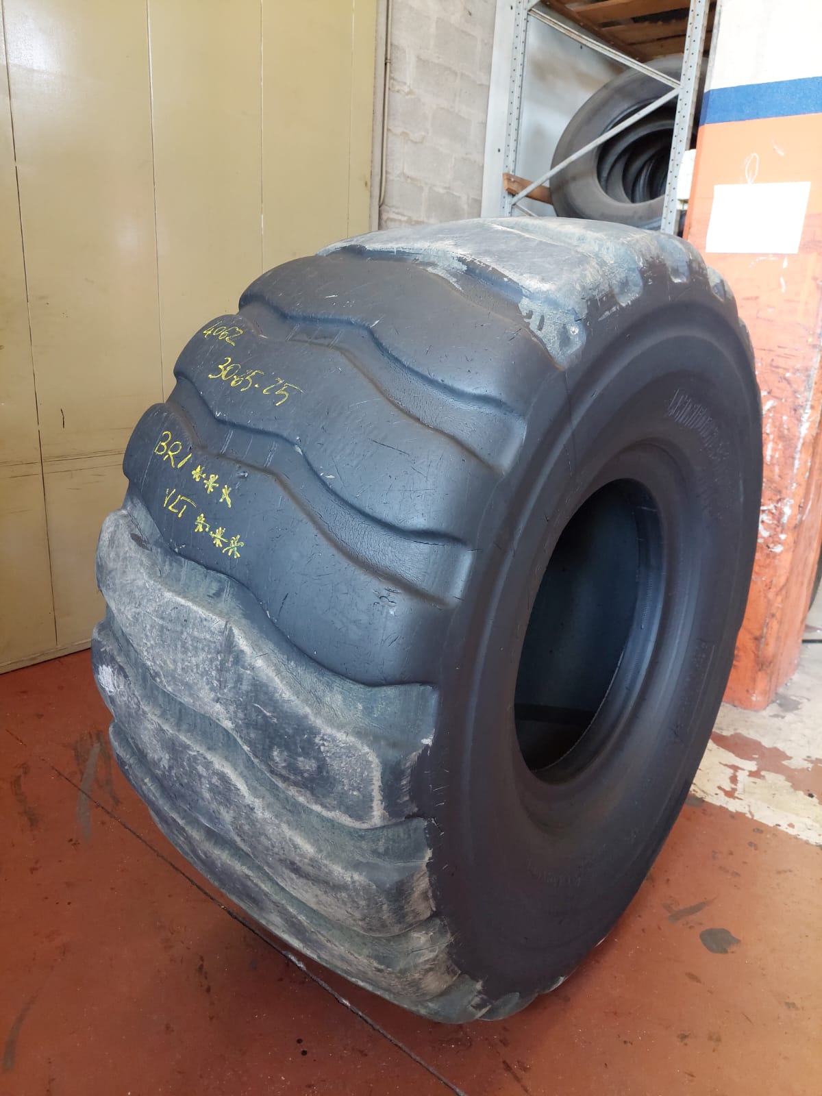#4062 30/65R25 Bridgestone VLT */** Residuo 16/16 mm