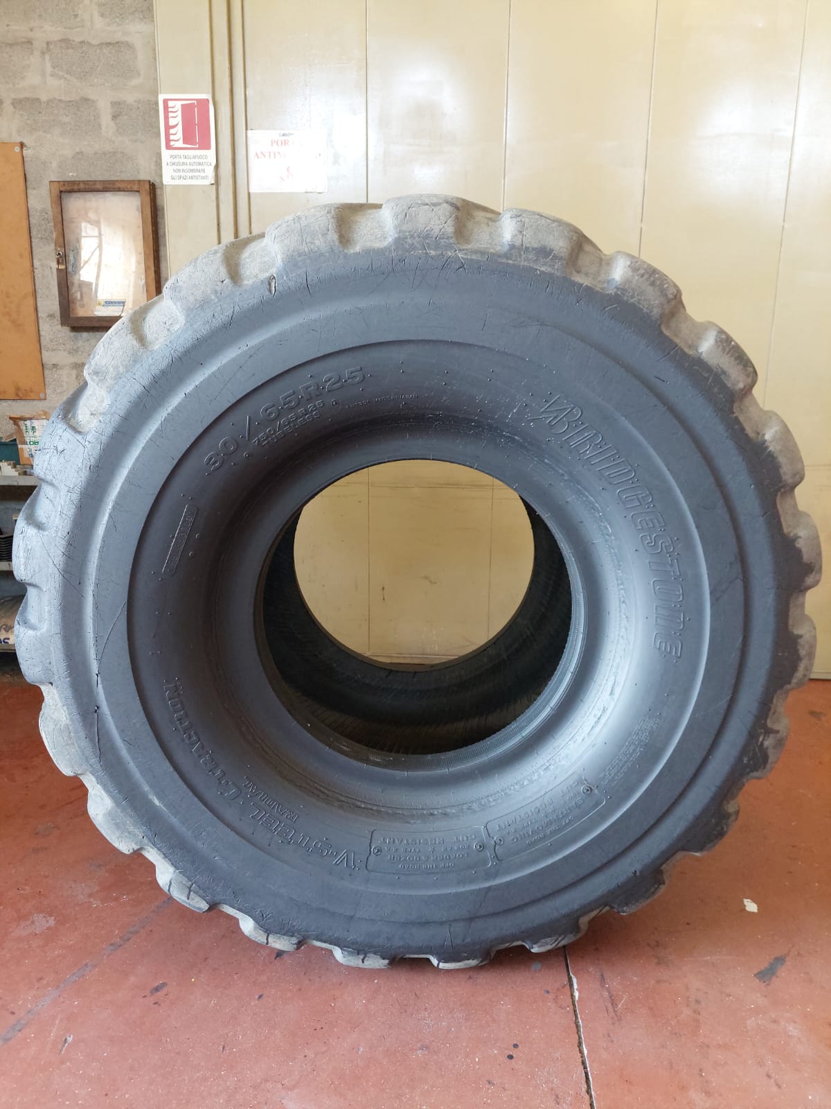 #4063 30/65R25 Bridgestone VLT */** Residuo 16/16 mm - immagine 2