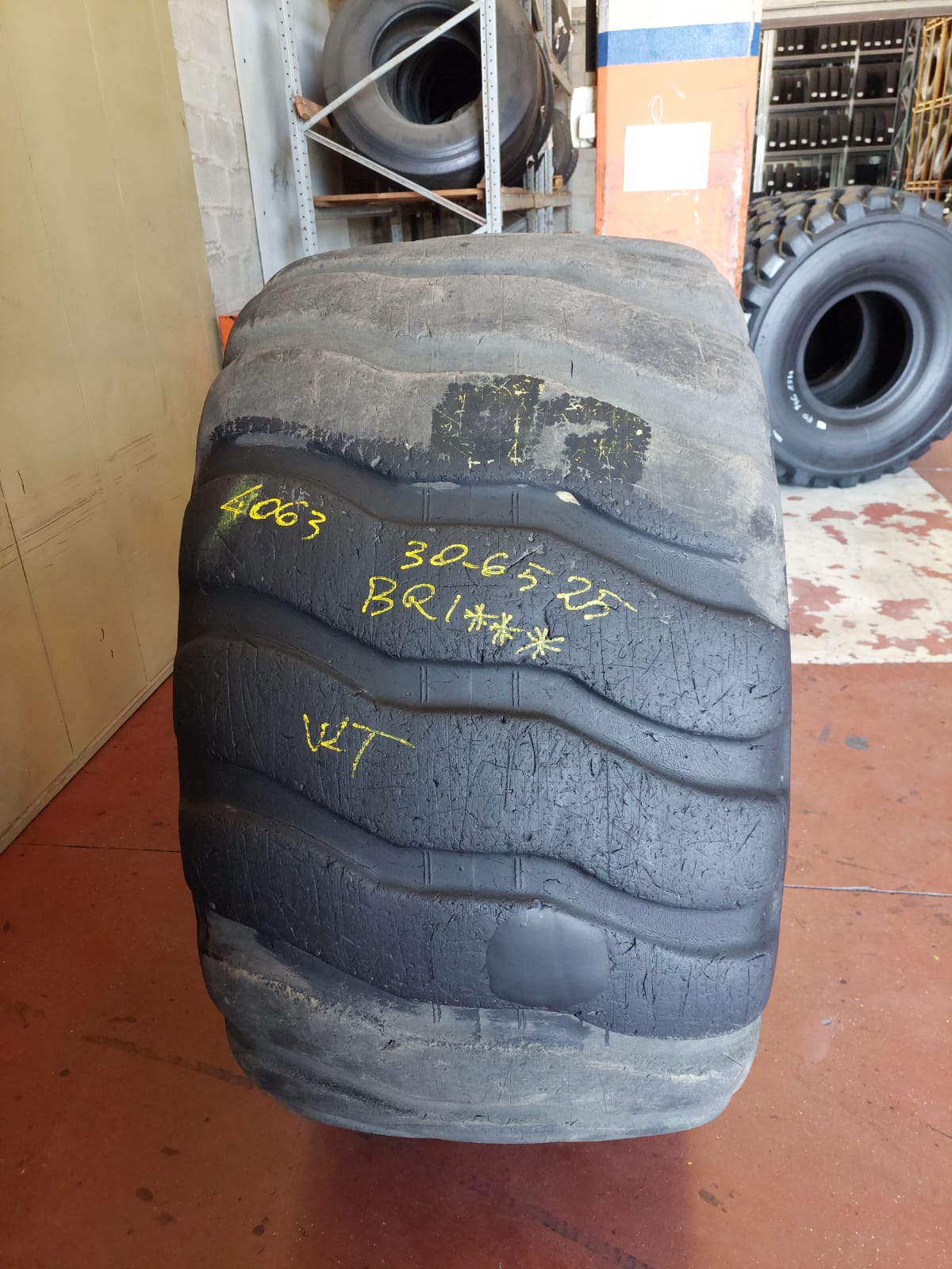 #4063 30/65R25 Bridgestone VLT */** Residuo 16/16 mm - immagine 3