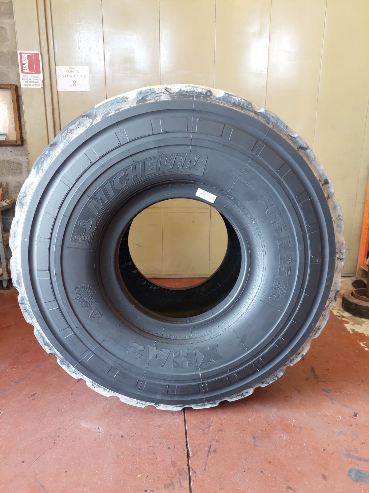 #4076 26.5R25 Michelin XAH2 ** L3 Residuo 15/12 mm - immagine 2
