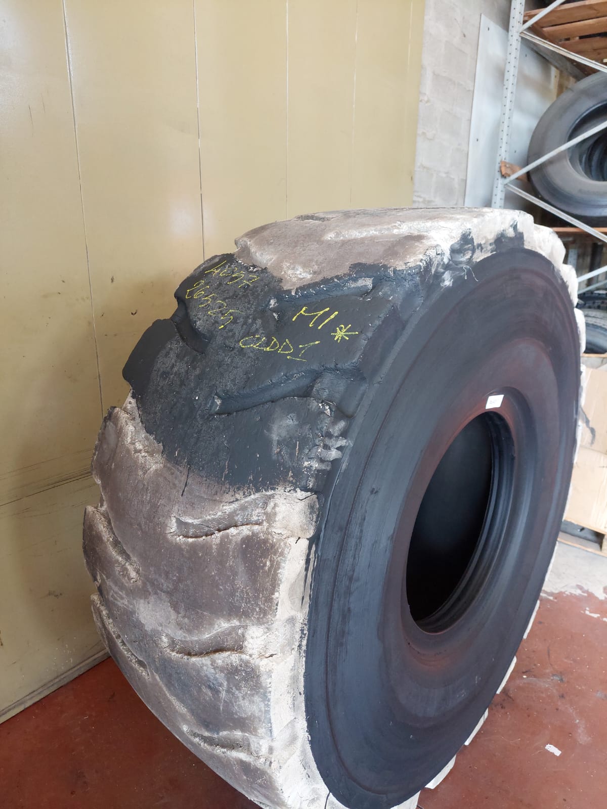 #4057 26.5R25 Michelin CLDD1 * 193B Residuo 16/26 mm