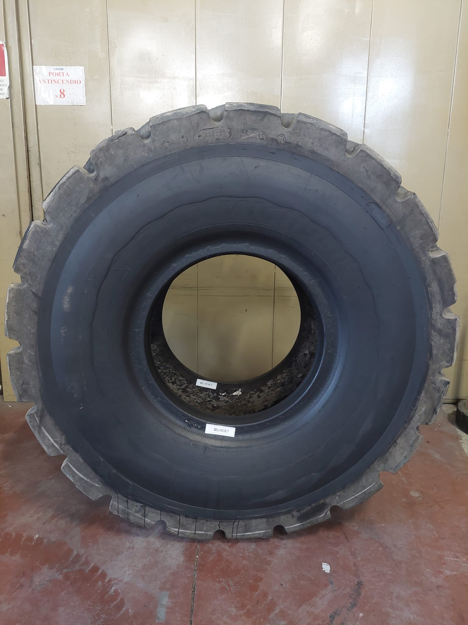 #4087 23.5R25 Michelin originale ricostruita CMINED2 L5 Residuo 60/60 mm - immagine 2