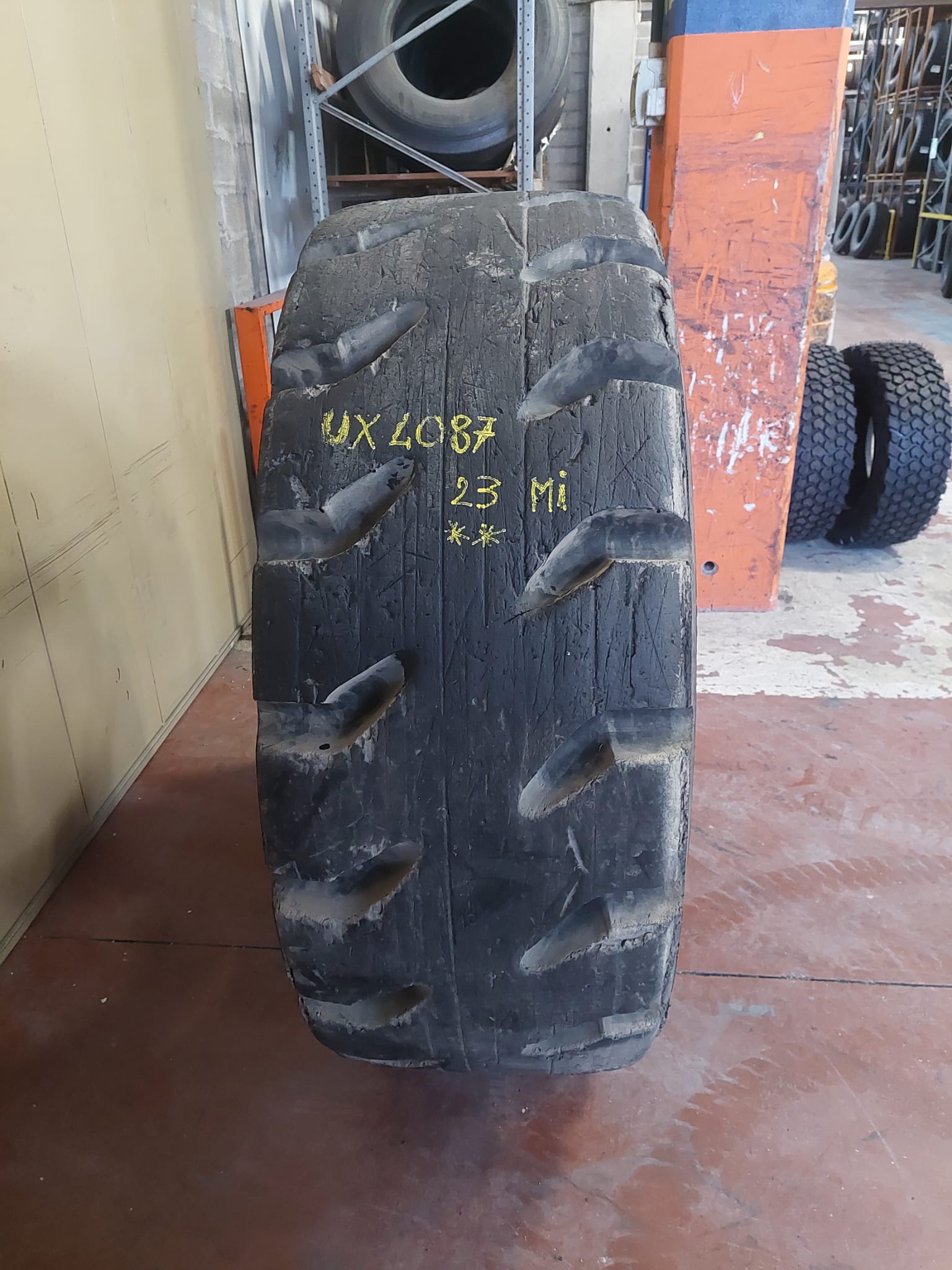 #4087 23.5R25 Michelin originale ricostruita CMINED2 L5 Residuo 60/60 mm - immagine 3