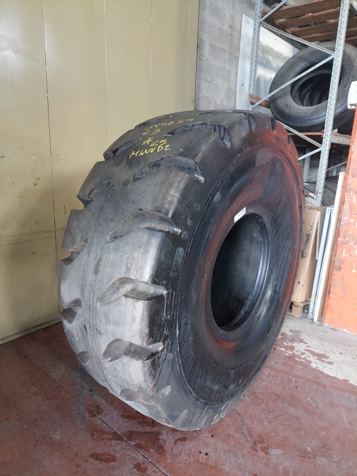 #4034 23.5R25 Carcassa ricostruita CMINED2 integrale * L5 Residuo 70/65 mm
