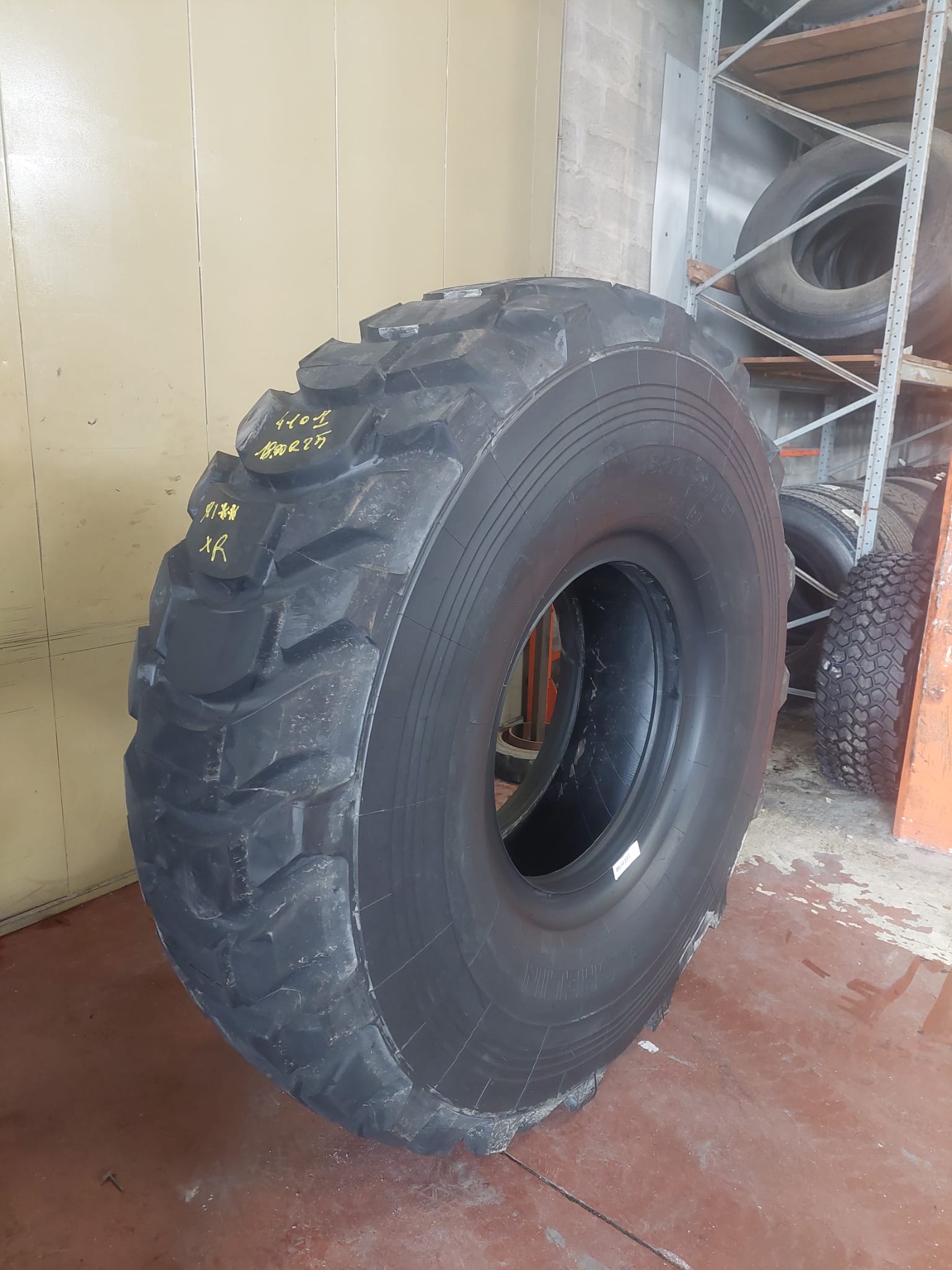 #4101 18.00R25 Michelin XR ** Residuo 30/30 mm