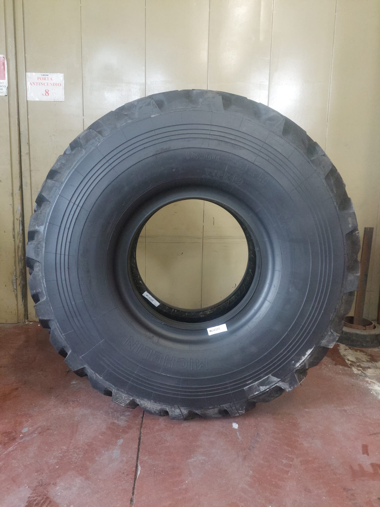 #4101 18.00R25 Michelin XR ** Residuo 30/30 mm - immagine 2