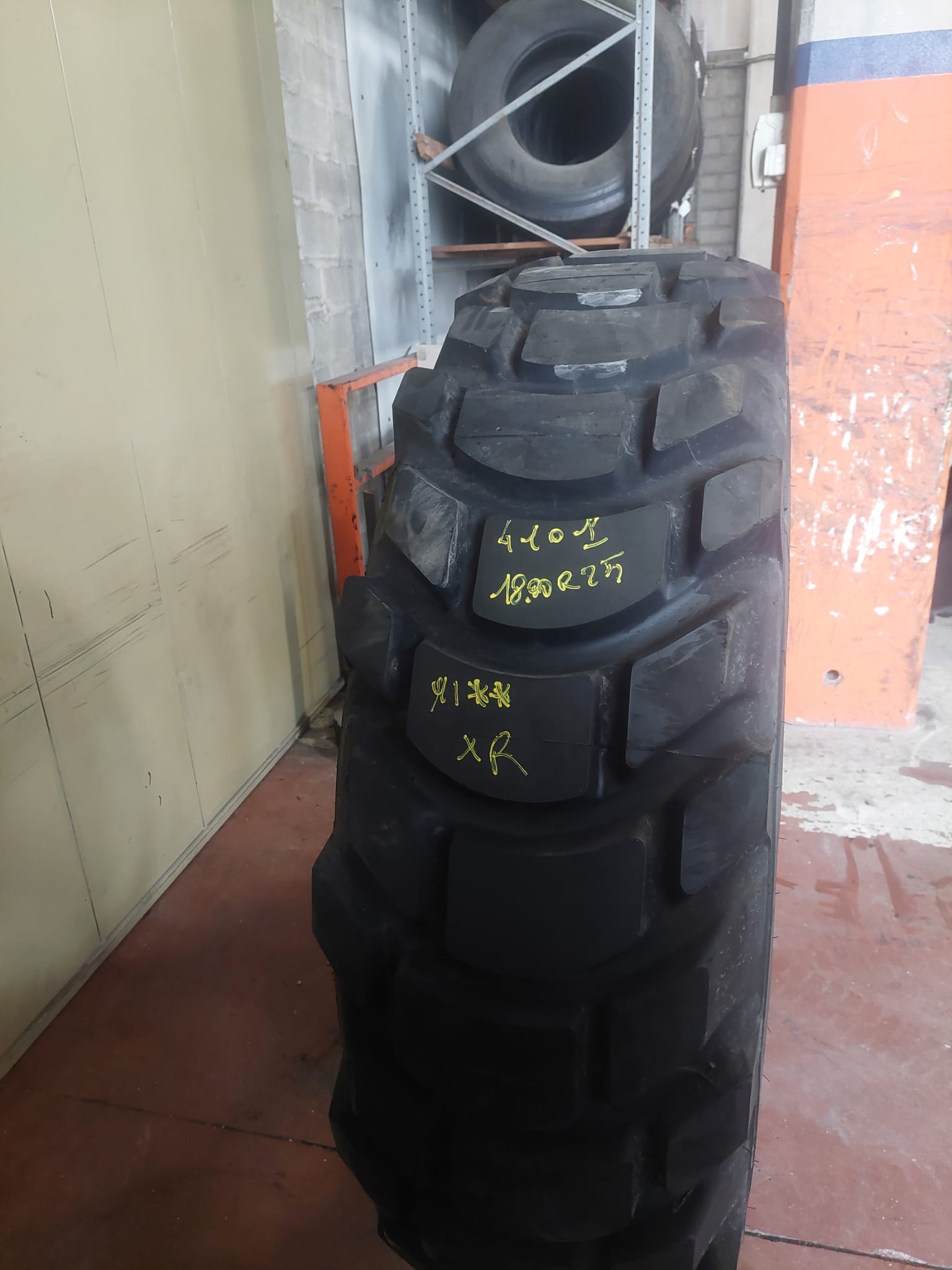 #4101 18.00R25 Michelin XR ** Residuo 30/30 mm - immagine 3