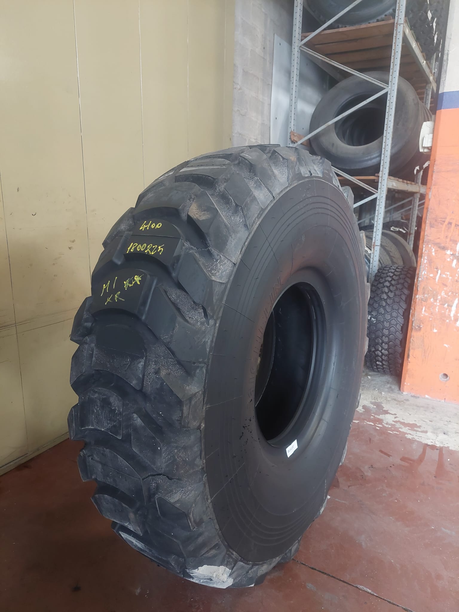 #4100 18.00R25 Michelin XR ** Residuo 30/30 mm