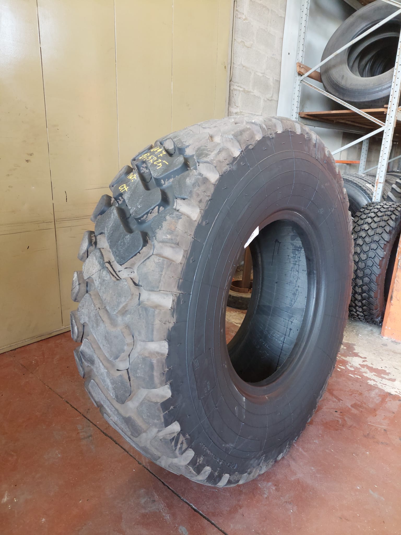 #4097 17.5R25 Carcassa integrale ricostruita CH marangoni * Residuo 28/28 mm