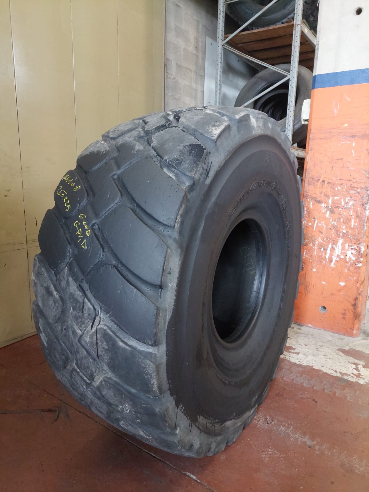 #41078 26.5R25 GOODYEAR GP-4D ** L4 Residuo 18/18 mm