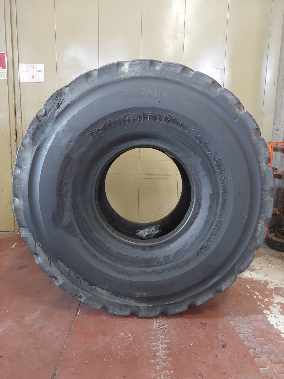 #41078 26.5R25 GOODYEAR GP-4D ** L4 Residuo 18/18 mm - immagine 2