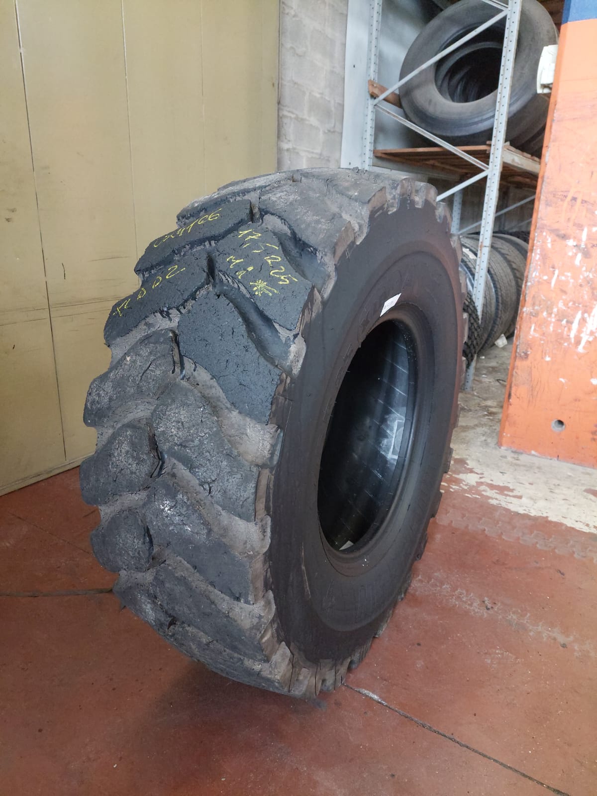 #4106 17.5R25 Michelin XLDD2 * Residuo 27/27 mm