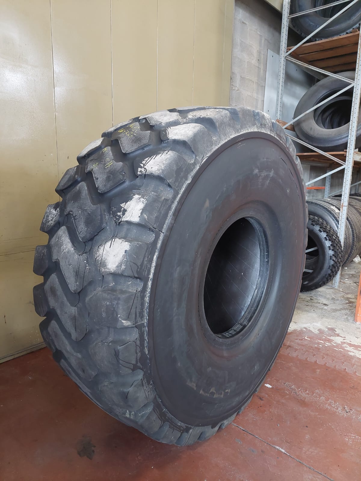 #4122 26.5R25 Carcassa Michelin ricostruita CH * Residuo 19/15 mm