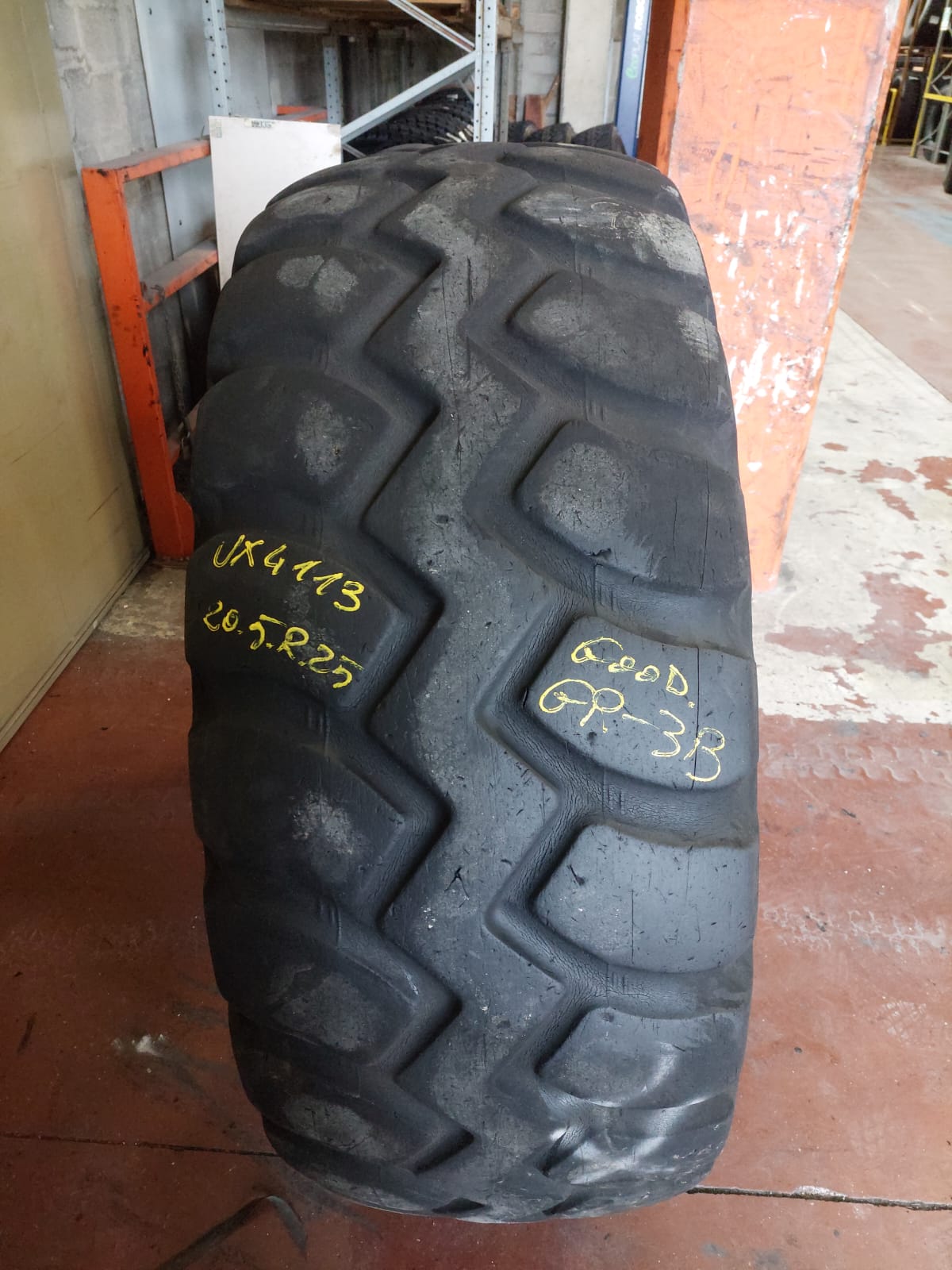 #4113 20.5R25 GOODYEAR GP-3B Residuo 18/20 mm - immagine 2