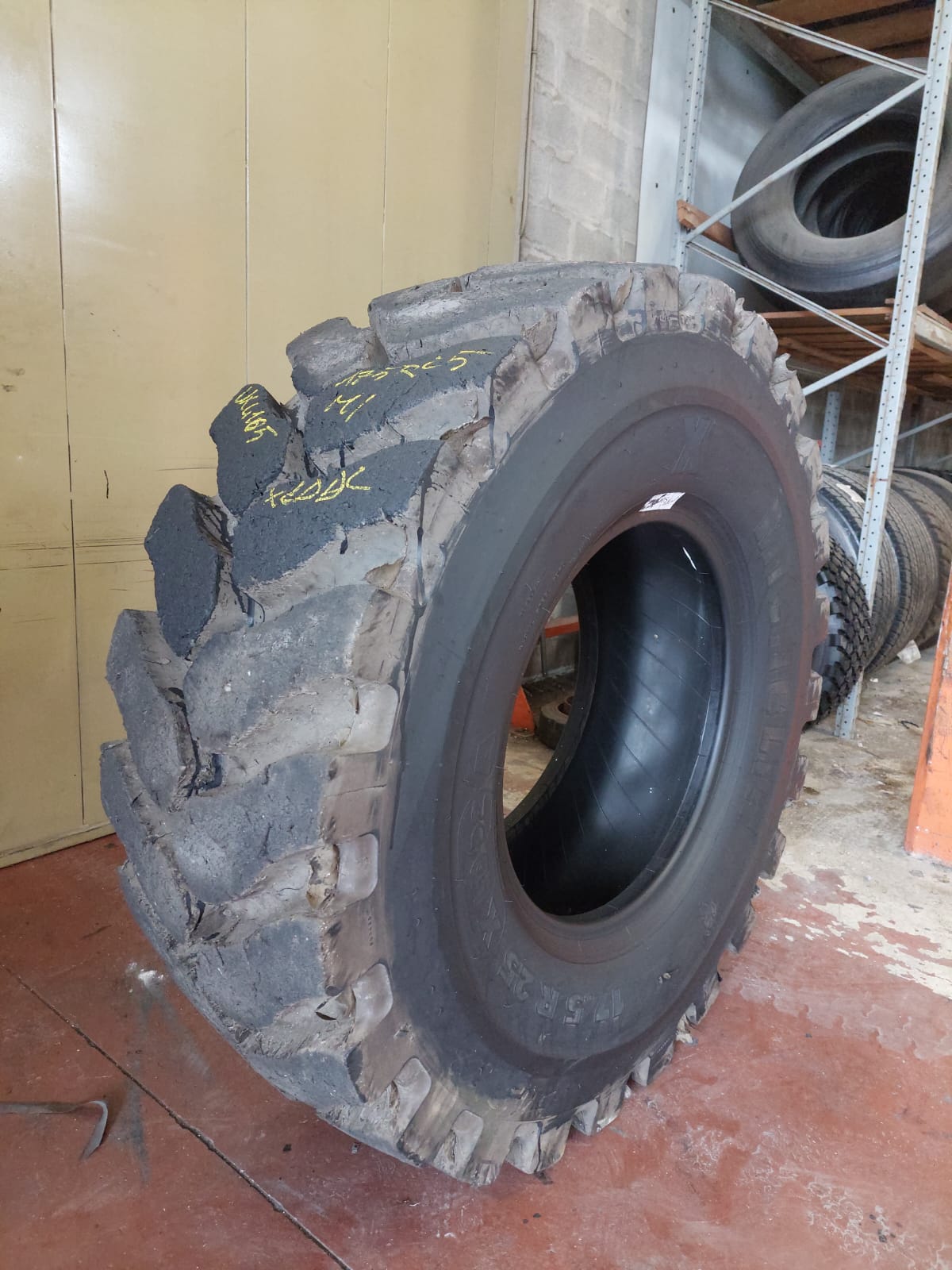 #4105 17.5R25 Michelin XLDD2 * Residuo 48/47 mm