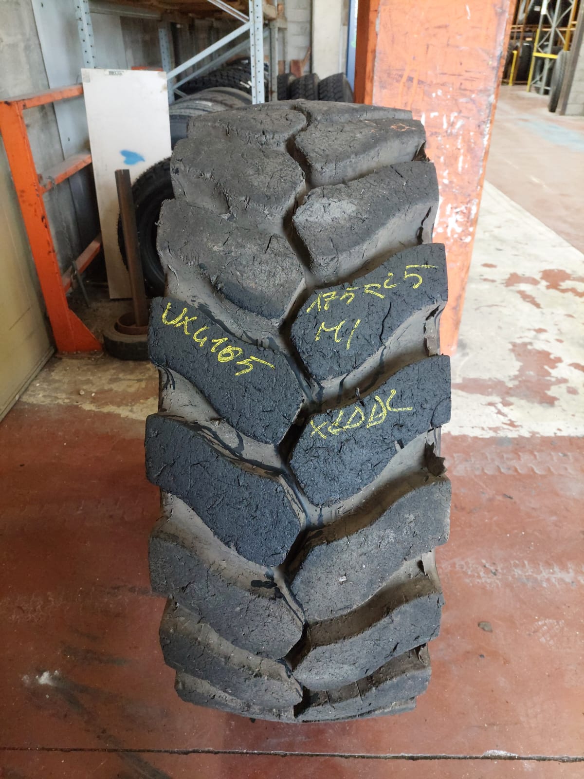 #4105 17.5R25 Michelin XLDD2 * Residuo 48/47 mm - immagine 3