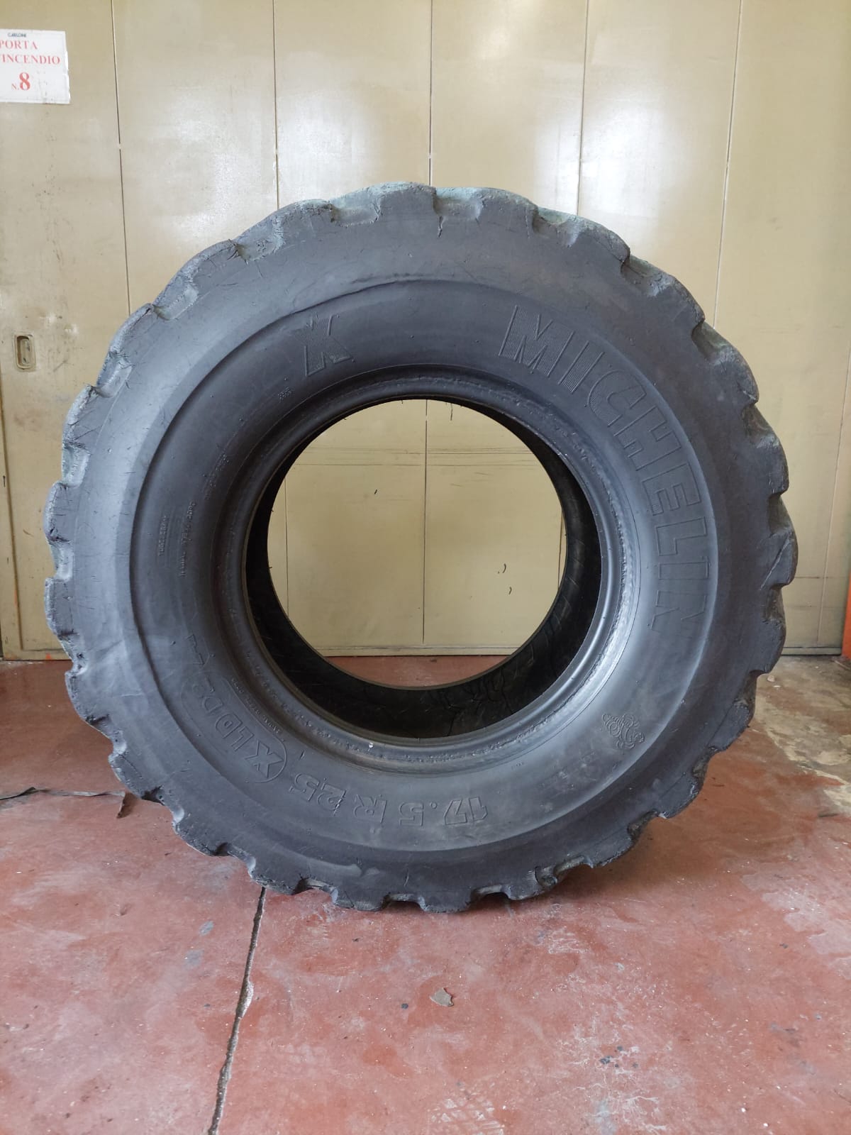 #4114 17.5R25 Michelin XLDD2 * Residuo 20/20 mm - immagine 2