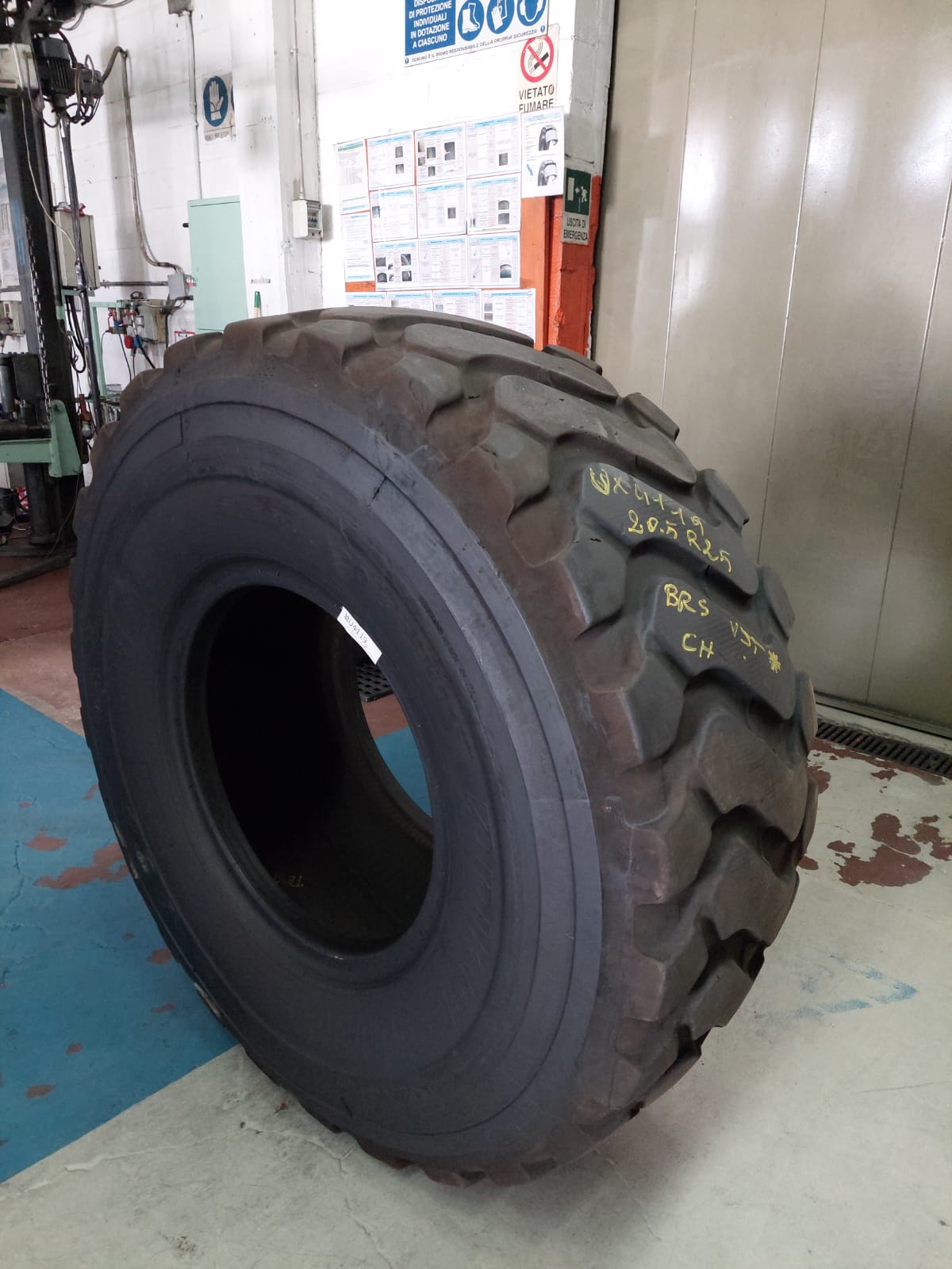 #4119 20.5R25 BRI VJT CH RIC. PIAVE * 19/19 mm