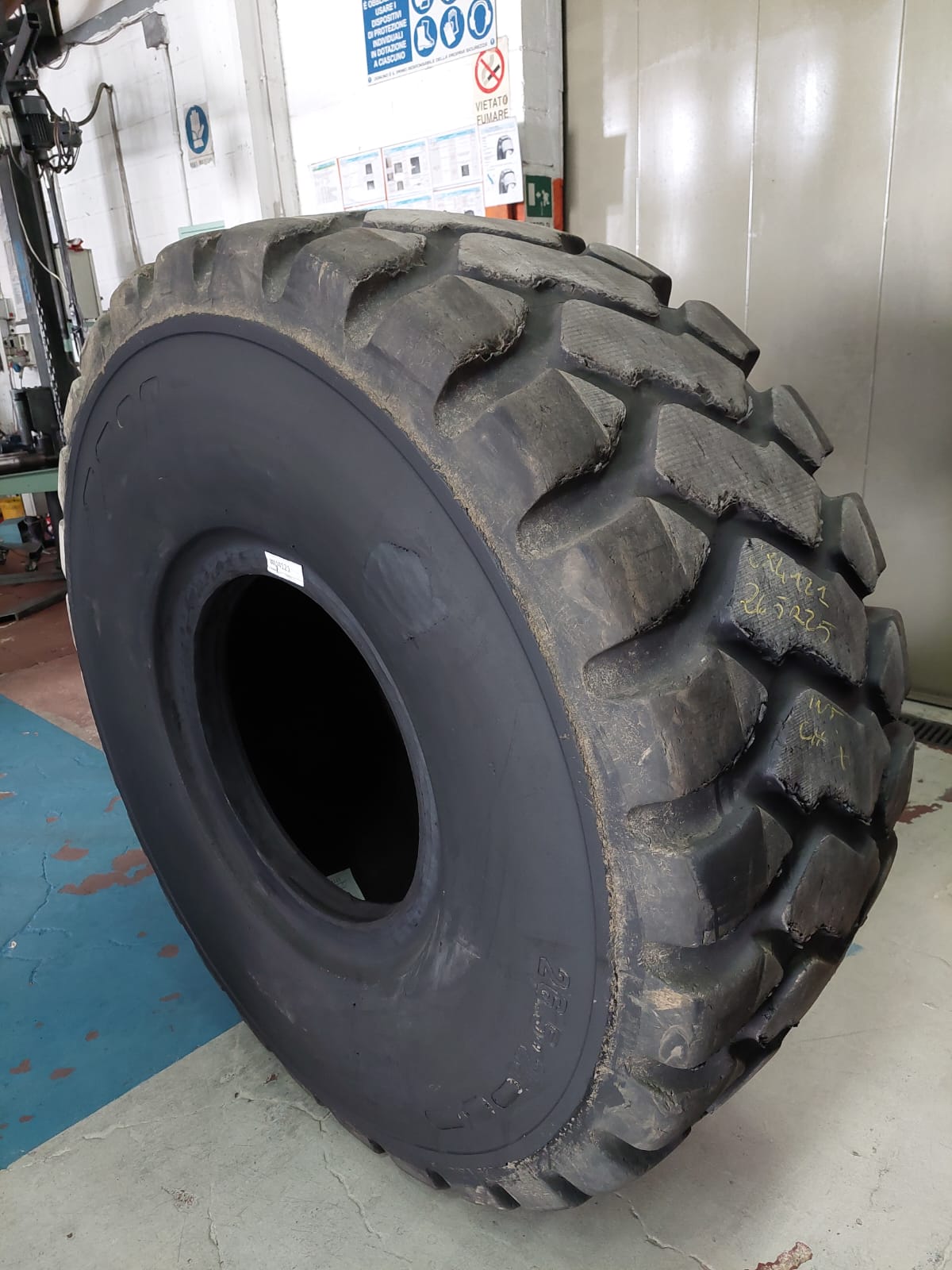 #4121 26.5R25 Carcassa INTEGRALE ricostruita in CH Residuo 16/16 mm