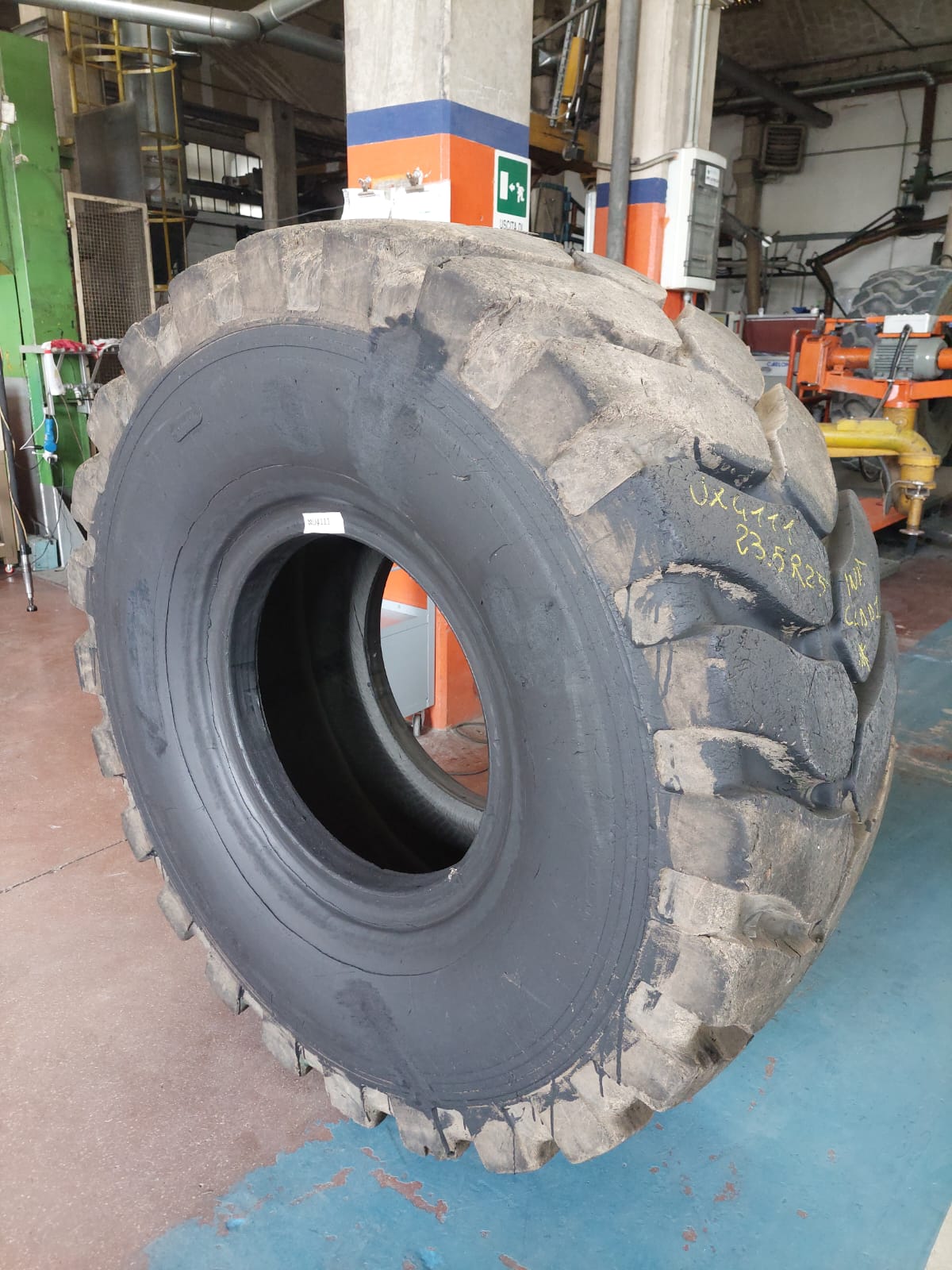 #4111 23.5R25 Carcassa integrale ricostruita in CLDD1 * Residuo 37/37 mm