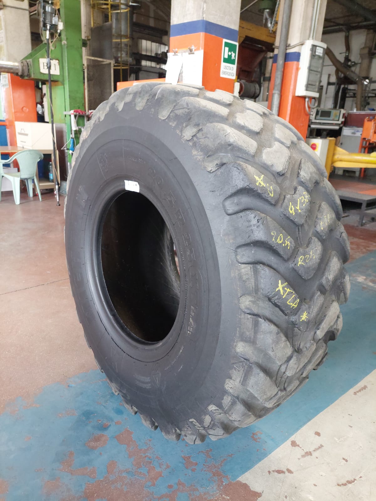 #4137 20.5R25 Michelin XTLA * Residuo 14/14 mm