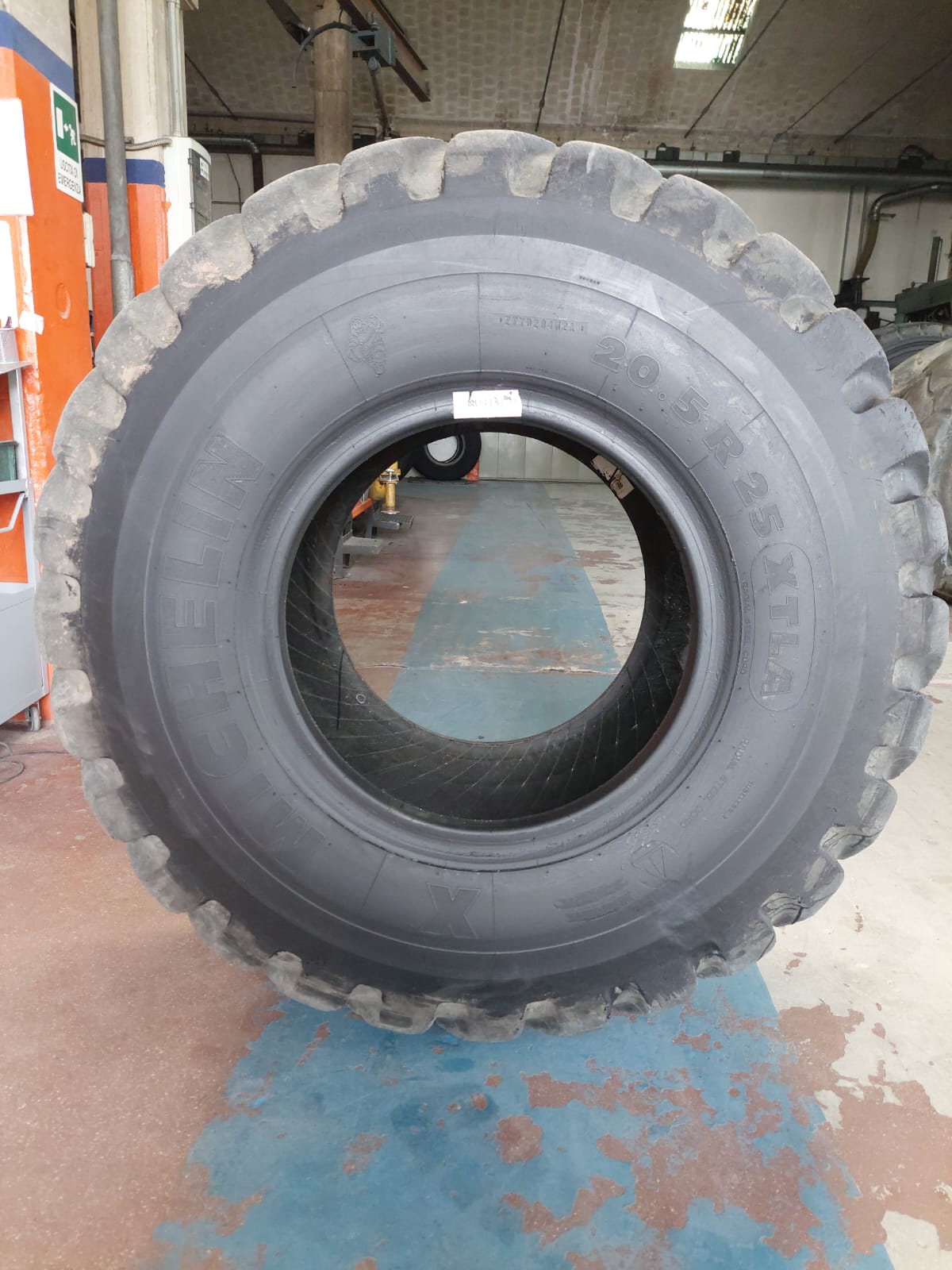 #4137 20.5R25 Michelin XTLA * Residuo 14/14 mm - immagine 2