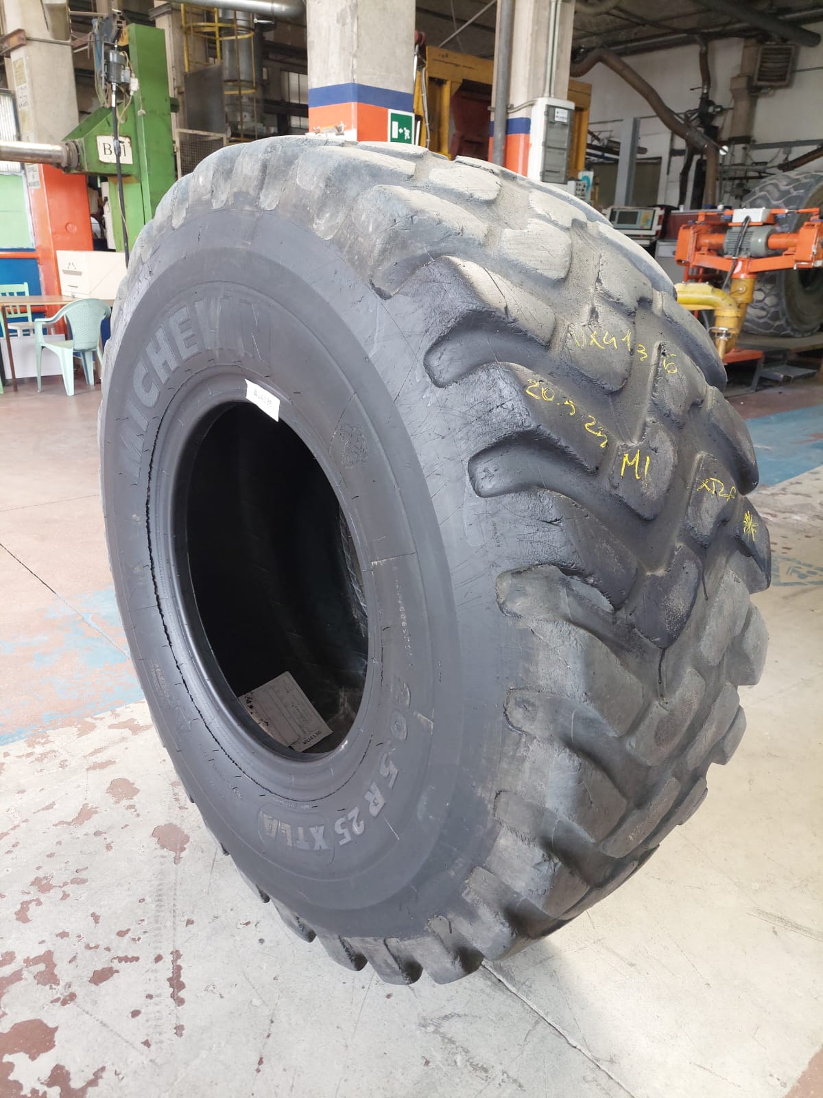 #4136 20.5R25 Michelin XTLA * Residuo 12/12 mm